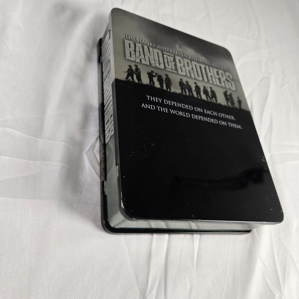 Band Of Brothers - Complete Box Set Tom Hanks Spielberg HBO 2002 Metal Tin WWII